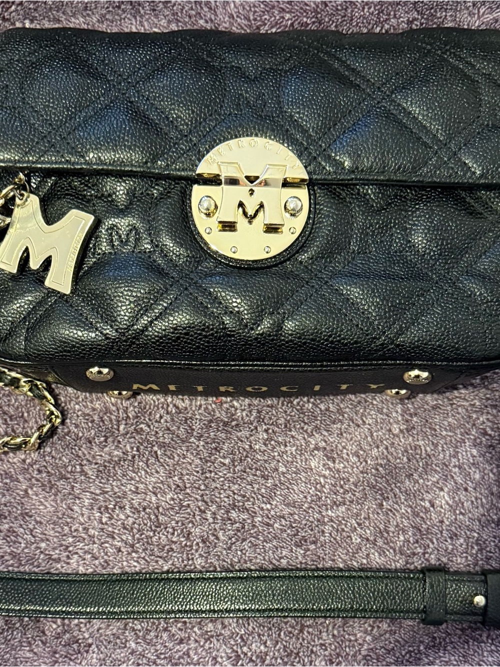 Metro city Quilted Black Leather Crossbody Bag